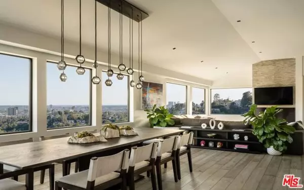 Los Angeles, CA 90068,2532 Canyon Oak Dr