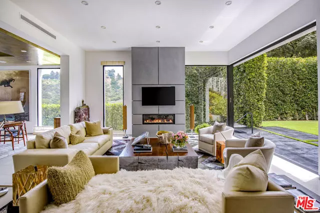 9852 San Circle, Beverly Hills, CA 90210