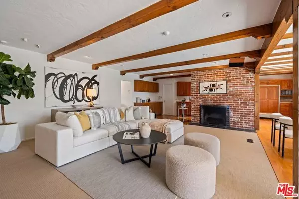 Los Angeles, CA 90049,2200 Jeffersonia Way