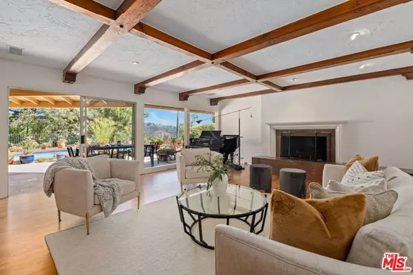 Los Angeles, CA 90049,2200 Jeffersonia Way