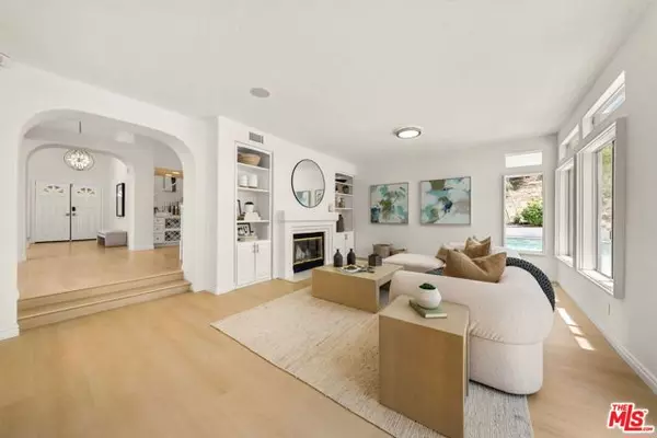 Calabasas, CA 91302,22248 Cairnloch Street