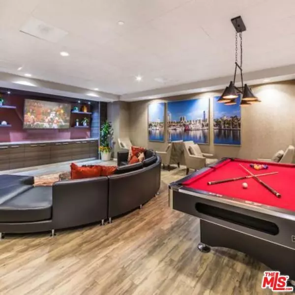 Long Beach, CA 90802,245 PINE Avenue #304