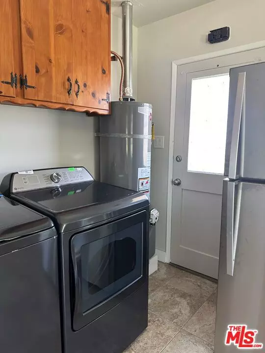 Woodland Hills (los Angeles), CA 91364,22525 Del Valle Street #c