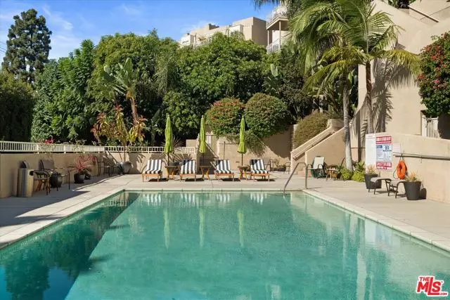 2222 N Beachwood Drive #211, Los Angeles, CA 90068