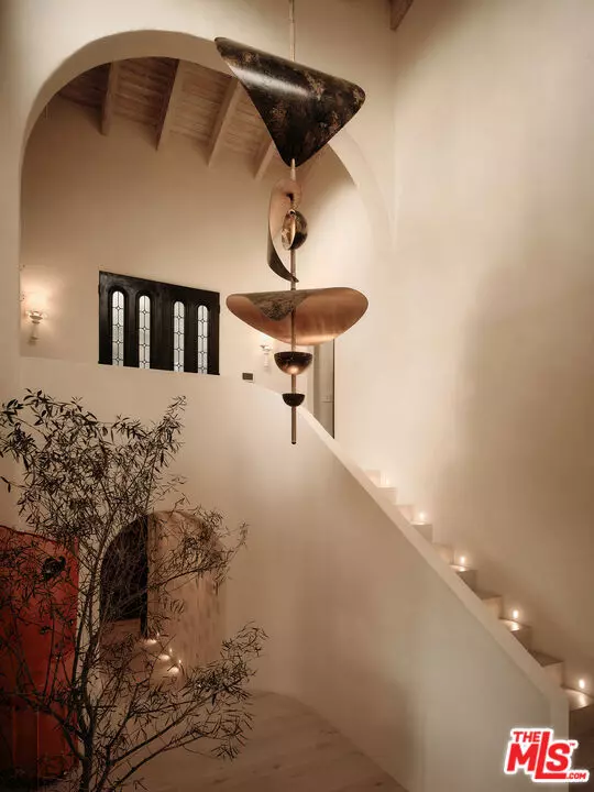 Los Angeles, CA 90046,2729 Nichols Canyon Road