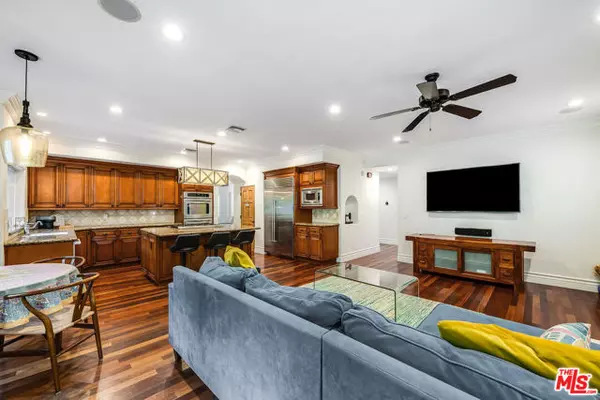 Sherman Oaks, CA 91423,4520 TYRONE Avenue