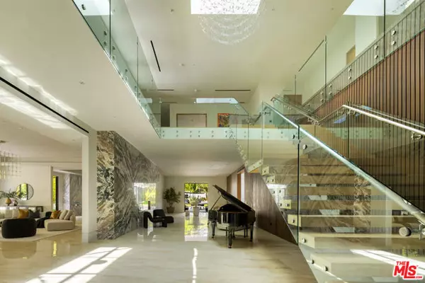 Los Angeles, CA 90049,822 N Kenter