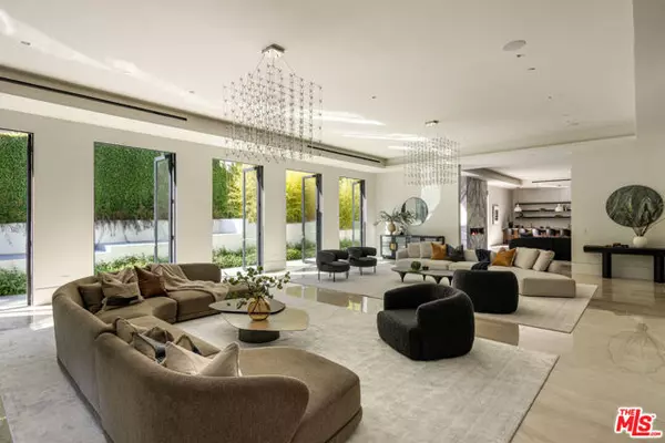 Los Angeles, CA 90049,822 N Kenter