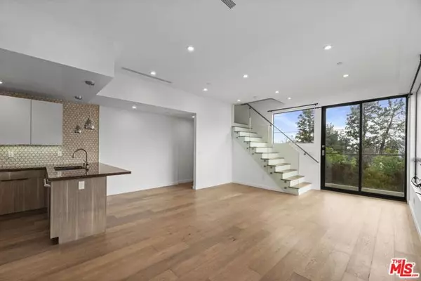 Montrose, CA 91020,2222 Montrose Avenue #G