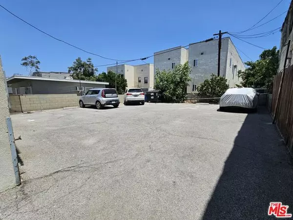 Los Angeles, CA 90006,1146 S Berendo Street