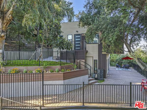 Los Angeles, CA 90039,2315 Loma Vista Place