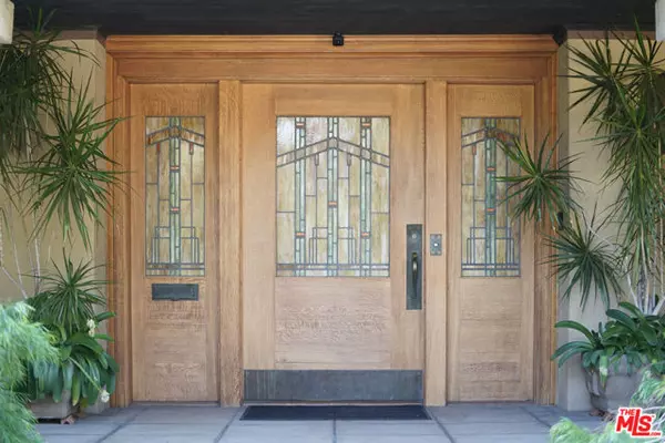 Los Angeles, CA 90004,111 S Van Ness Avenue