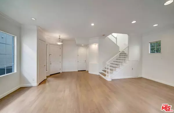 Calabasas, CA 91302,24819 Calle Cedro