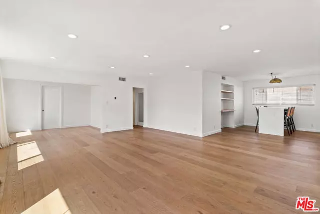 Los Angeles, CA 90046,1525 N Hayworth Avenue #302