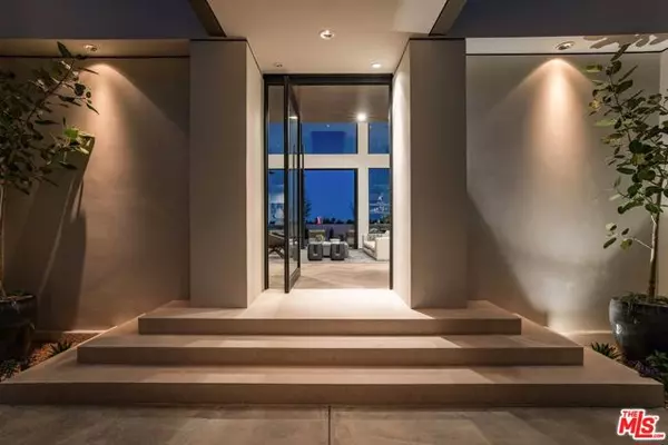 Los Angeles, CA 90069,9405 Sierra Mar Place