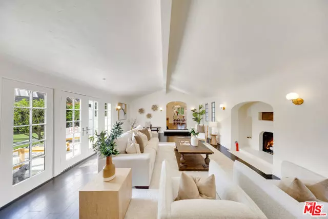 900 S Ridgeley Drive, Los Angeles, CA 90036