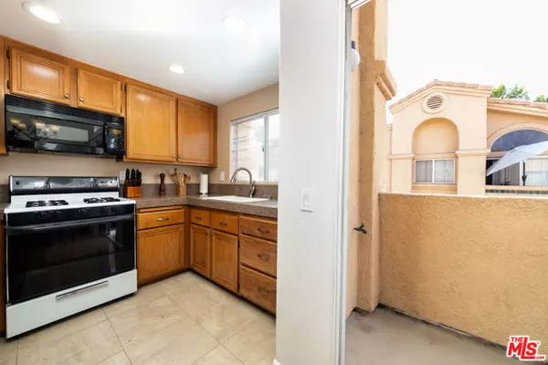 Newhall (santa Clarita), CA 91321,18738 Vista Del Canon #F
