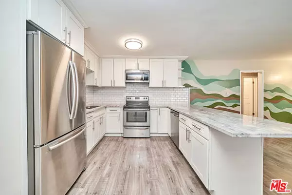 Reseda (los Angeles), CA 91335,6520 Shirley Avenue #14