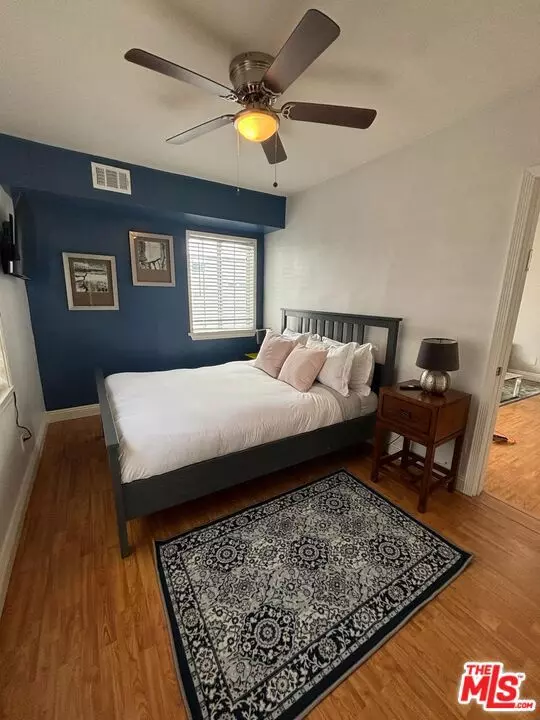 North Hollywood (los Angeles), CA 91602,11601 Moorpark Street