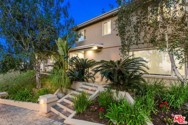 15946 Tobin Way, Sherman Oaks, CA 91403