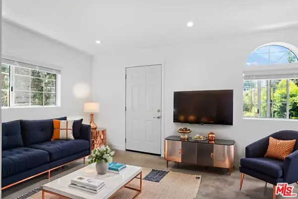 Woodland Hills (los Angeles), CA 91367,5543 Fallbrook Avenue