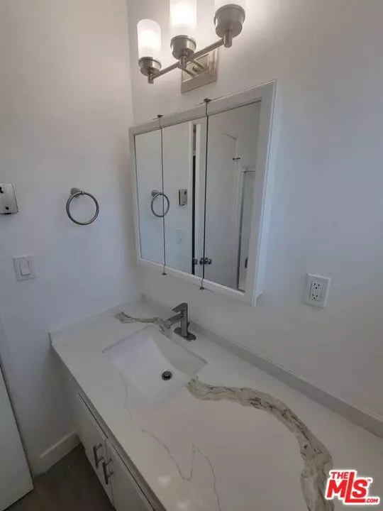 San Pedro (los Angeles), CA 90732,2161 W 25th Street #23