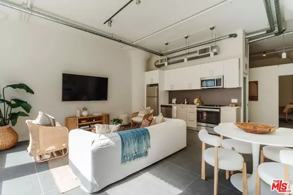 Los Angeles, CA 90015,939 S Broadway #404