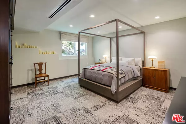 Los Angeles, CA 90069,1417 Queens Road