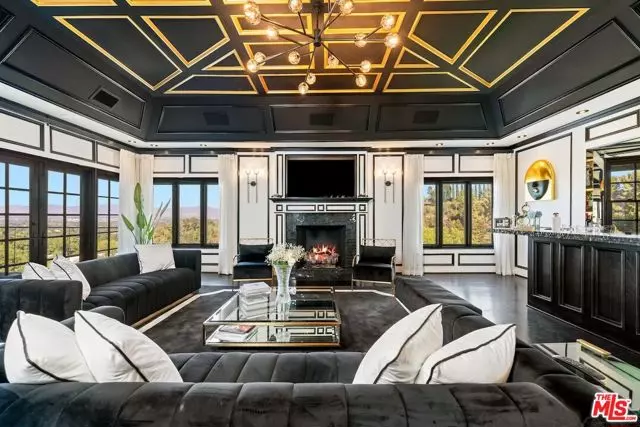 Encino (los Angeles), CA 91436,17069 Oak View Drive