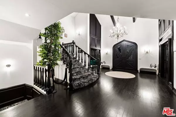 Encino (los Angeles), CA 91436,17069 Oak View Drive