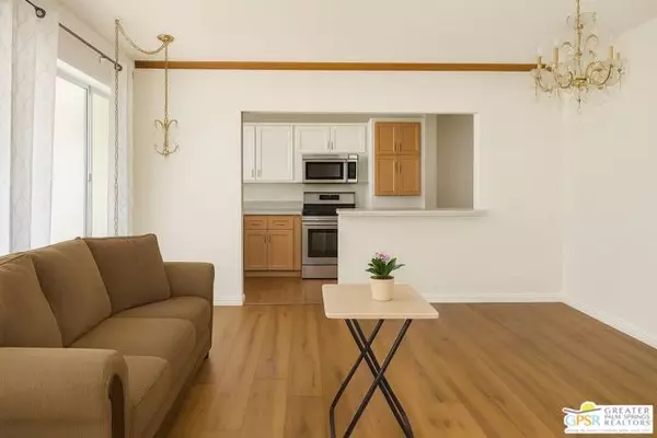 Los Angeles, CA 90016,2812 Alsace Avenue