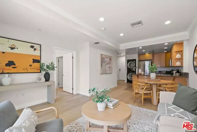 3061 W 12th Place #203, Los Angeles, CA 90006