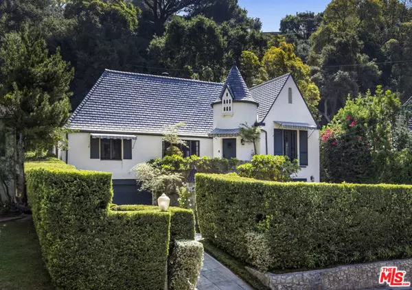 2910 N Beachwood Drive, Los Angeles, CA 90068