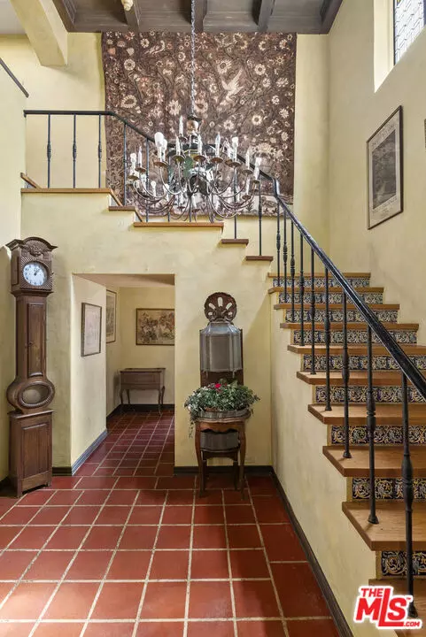 Beverly Hills, CA 90210,706 N Maple Drive