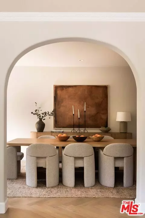 Los Angeles, CA 90027,2449 N Commonwealth Avenue