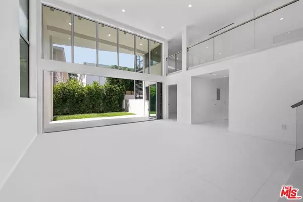 621 N Kings Road #2, West Hollywood, CA 90048