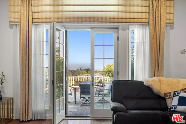 Los Angeles, CA 90049,2282 Canyonback Road