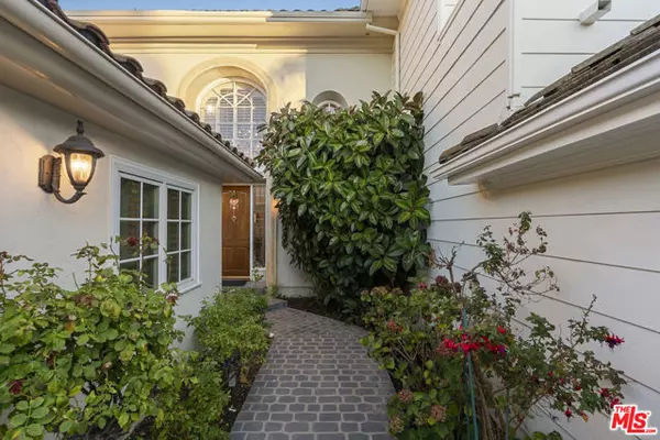 Los Angeles, CA 90049,2282 Canyonback Road