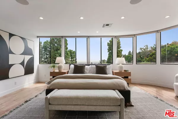 6469 Rodgerton Drive, Los Angeles, CA 90068