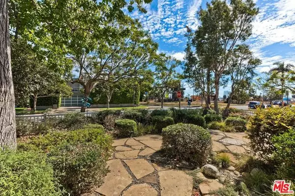 Pacific Palisades (los Angeles), CA 90272,701 El Medio Avenue