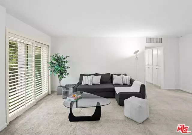 927 N Kings Road #212, West Hollywood, CA 90069