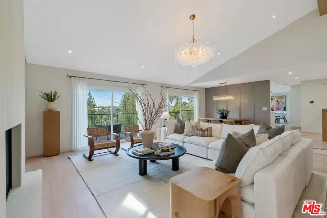 4825 Galendo Street, Woodland Hills (los Angeles), CA 91364