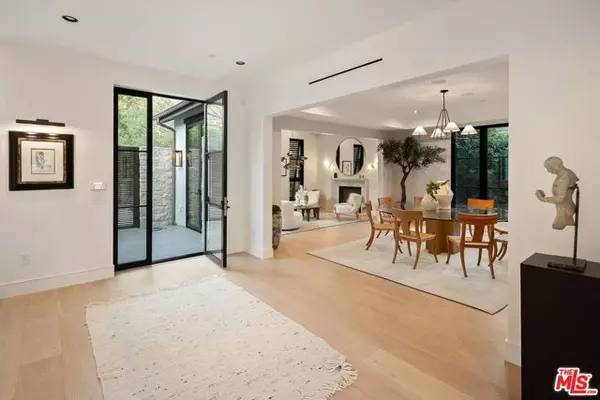 Los Angeles, CA 90024,10444 Charing Cross Road