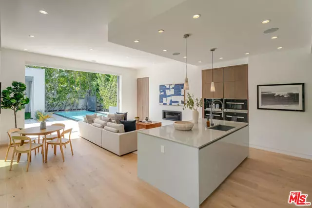 West Hollywood, CA 90048,419 Westbourne Drive