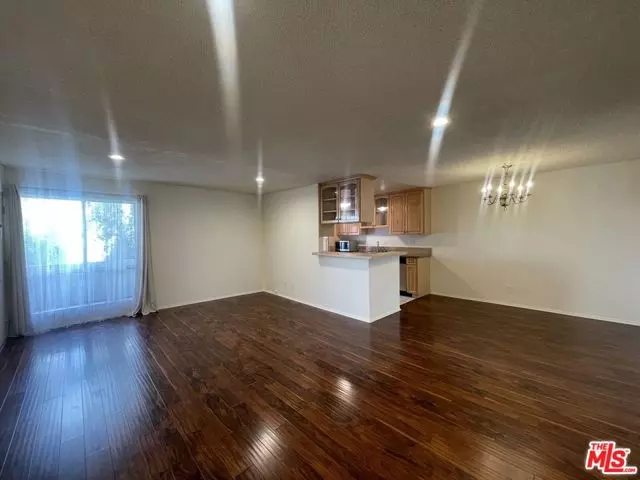 Encino (los Angeles), CA 91316,5330 Zelzah Avenue #4