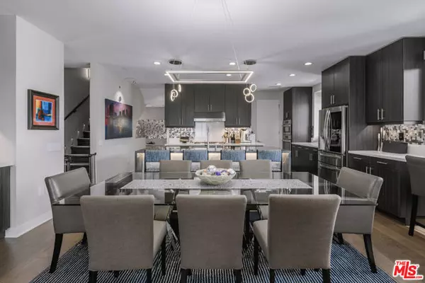 Los Angeles, CA 90038,6913 N Tierno Lane