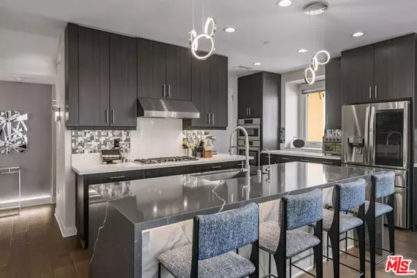 Los Angeles, CA 90038,6913 N Tierno Lane