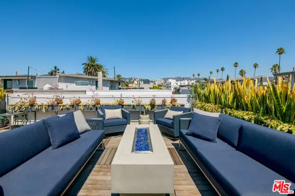 6913 N Tierno Lane, Los Angeles, CA 90038