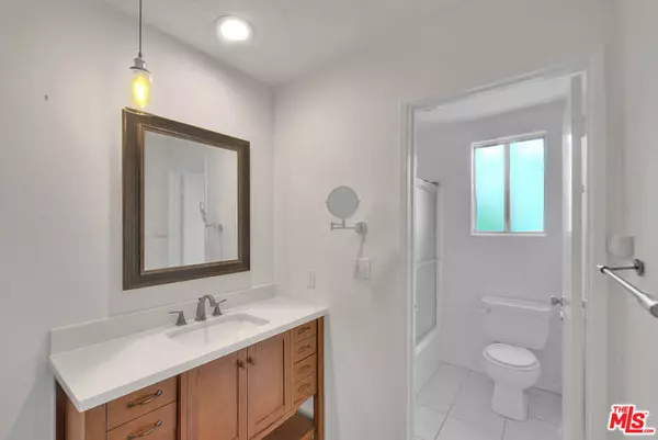 Studio City (los Angeles), CA 91604,4311 Colfax Avenue #215