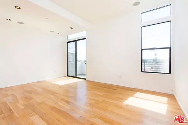 8639 Whitworth Drive #102, Los Angeles, CA 90035